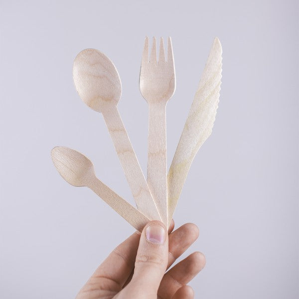 https://cdn.shopify.com/s/files/1/0612/3690/4162/products/vegware_concept_cutlery_vt-fk6_vt-kn6_vt-sp6_vt-sp4_group_hand_4_MEDIUM_31a32b96-88df-4647-9b22-f615a0420af7.jpg?v=1664475922