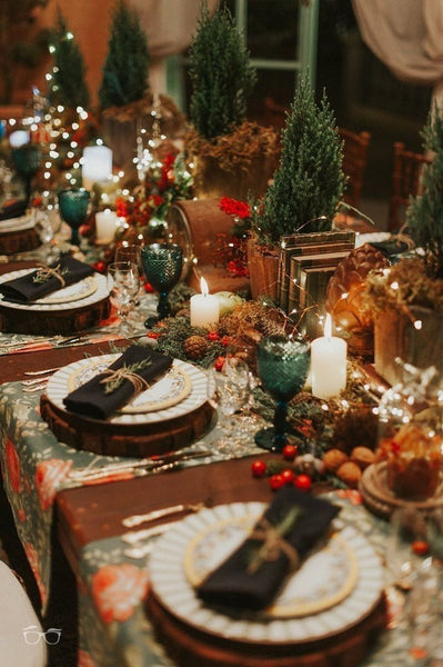 traditional christmas decorations tablescape