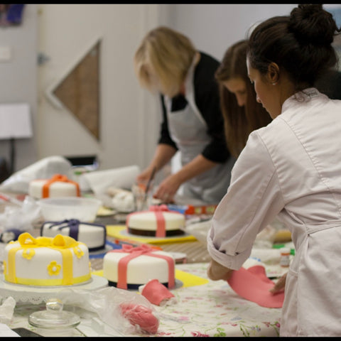 Cake Decorating Cake Experiences at the Vanilla Pod Bakery