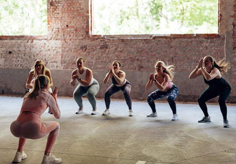A group of people doing HIIT to burn fat