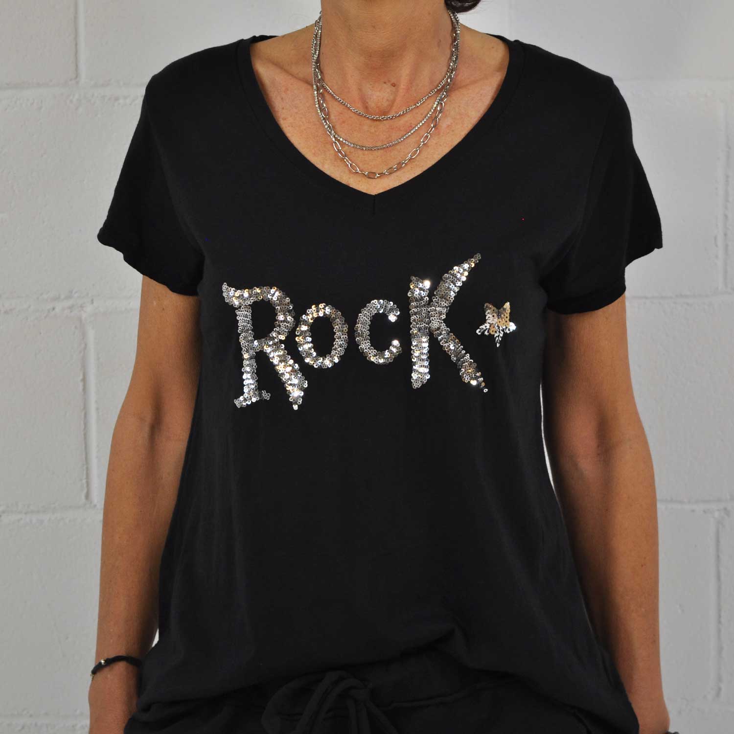 medio cheque evidencia Camiseta rock lentejuelas negra – The Amisy Company