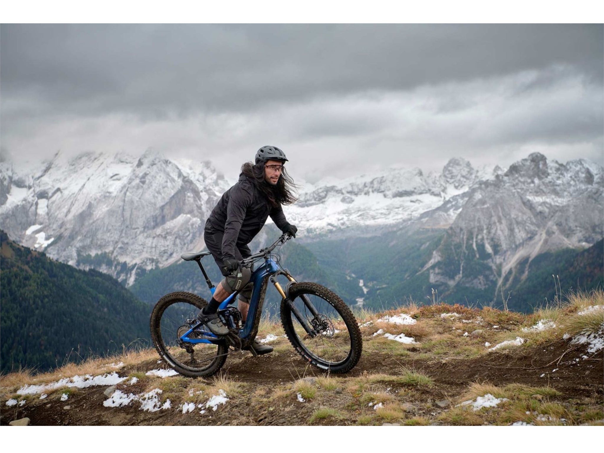 Giant Trance X Advanced  E+ 0 eMTB full suspension man riding uphil single track mountain backdrop