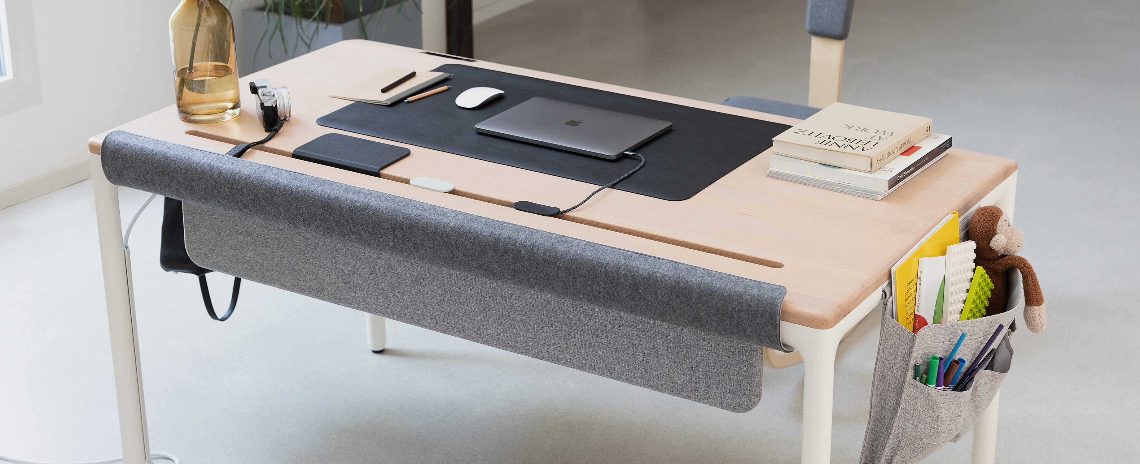 Tenon desk with flow kit accessories