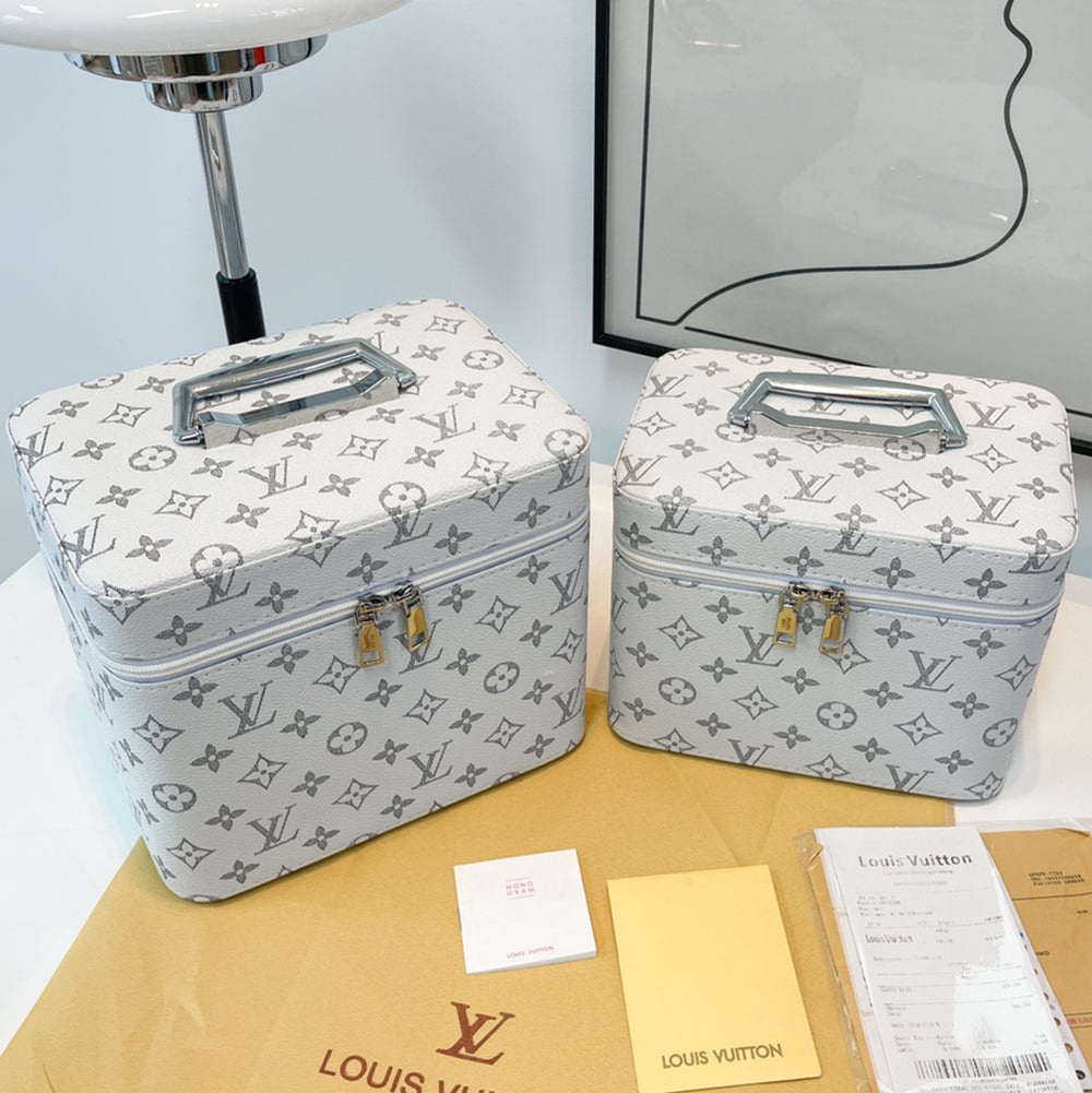 LV Louis Vuitton Hot Sale Letter Print Zipper Handbag Cosmetic B