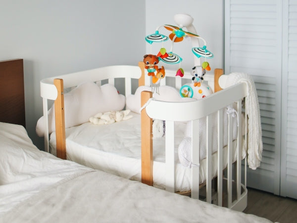the types of bedside crib