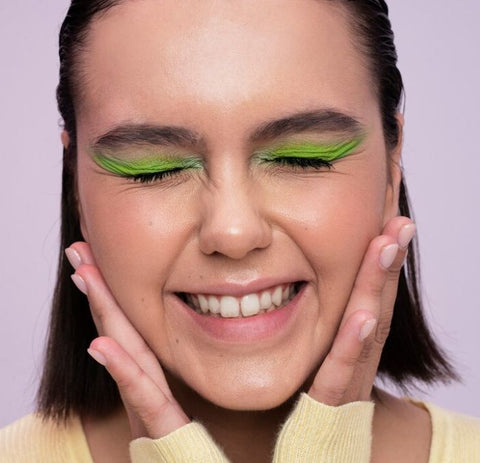 Green eyeliner with pink blush
