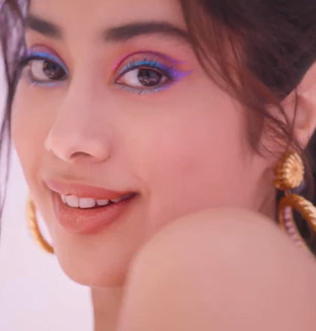 Janhvi Kapoor’s Colored Eyeliner Look 