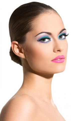 Turquoise eyeliner with coral cheeks