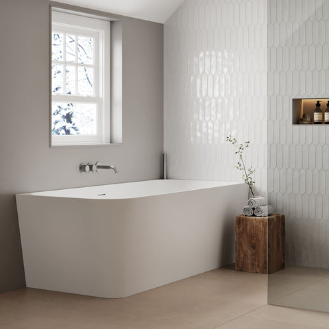 Badkamer met wit badmeubel in Scandinavische stijl