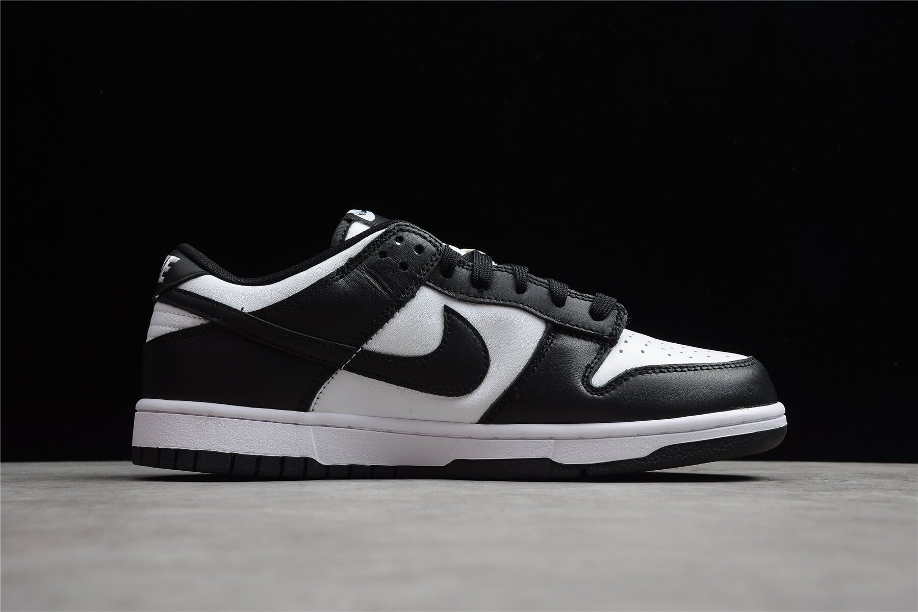 black white low dunks nike