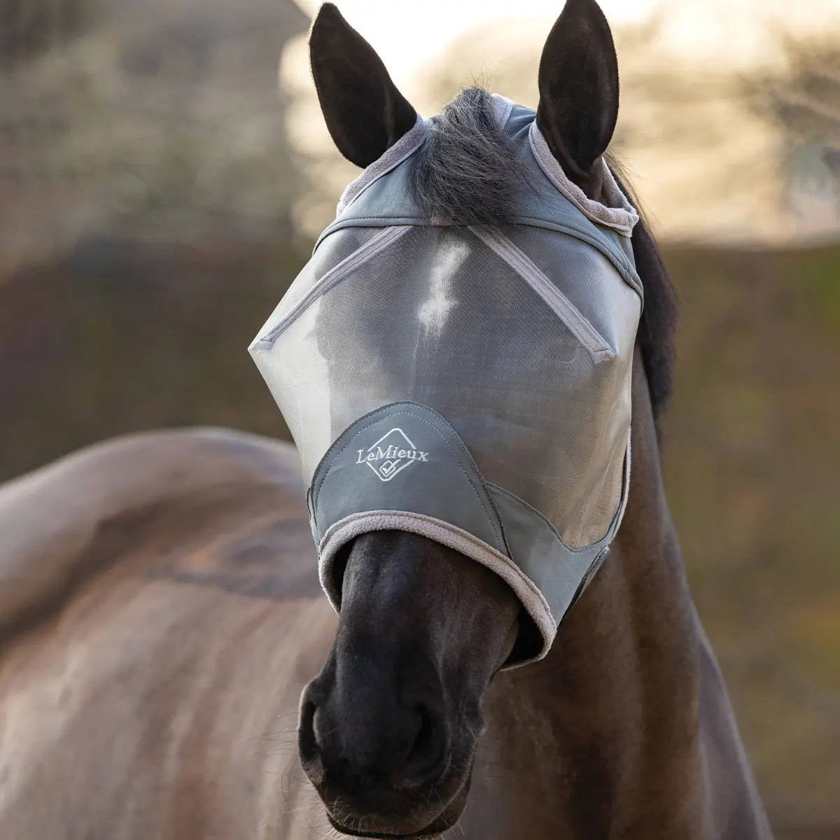 Se LeMieux Fluemaske Grå - ArmourShield Pro Standard Fly Mask hos heyo.dk