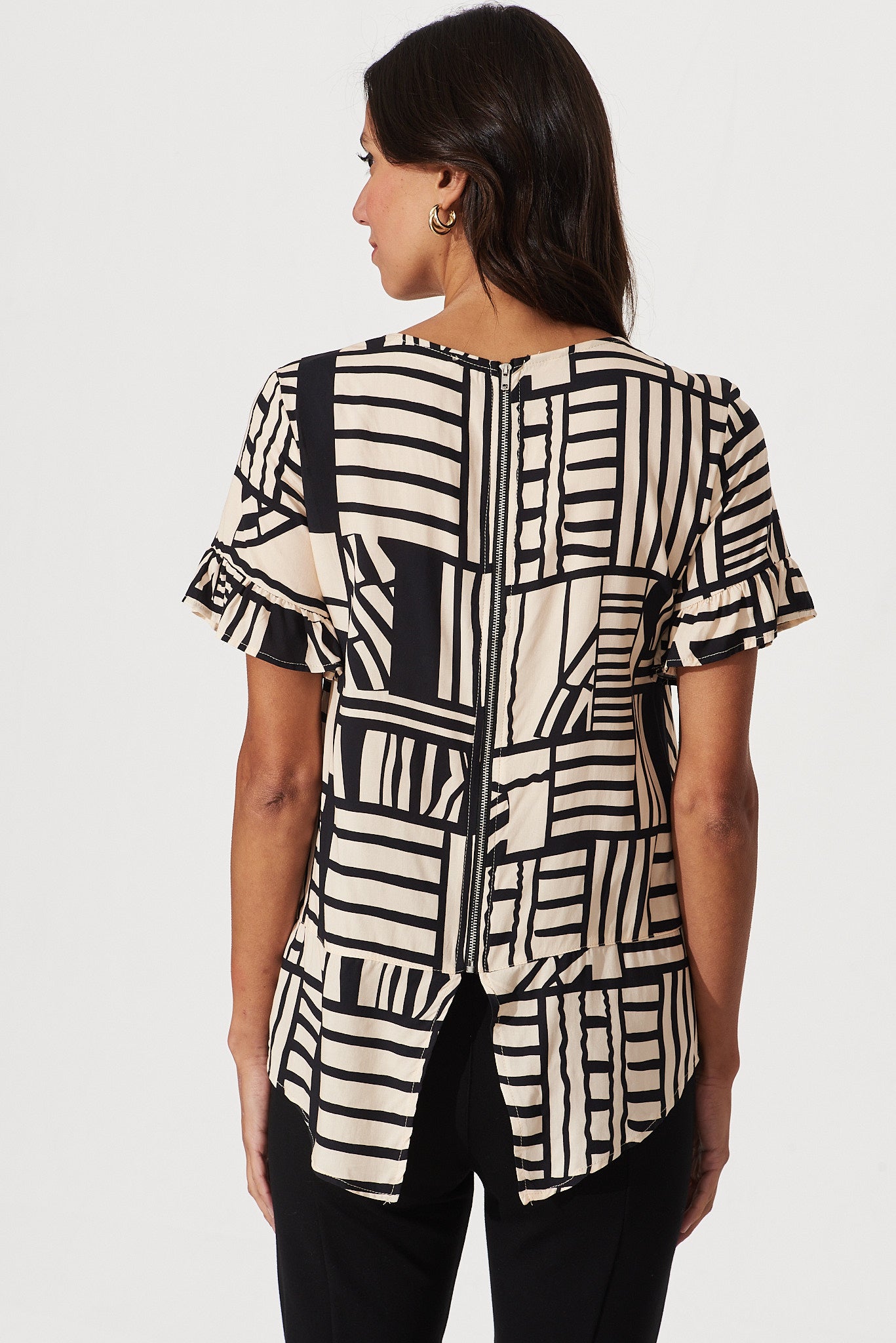 Elle Top In Cream And Black Geometric Print