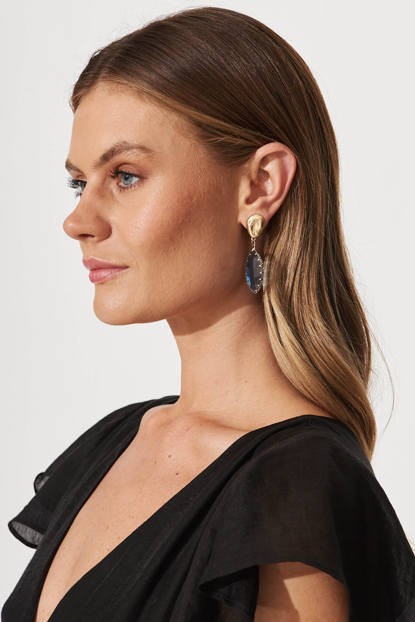 Harrieta Drop Earrings In Gold With Blue Stone