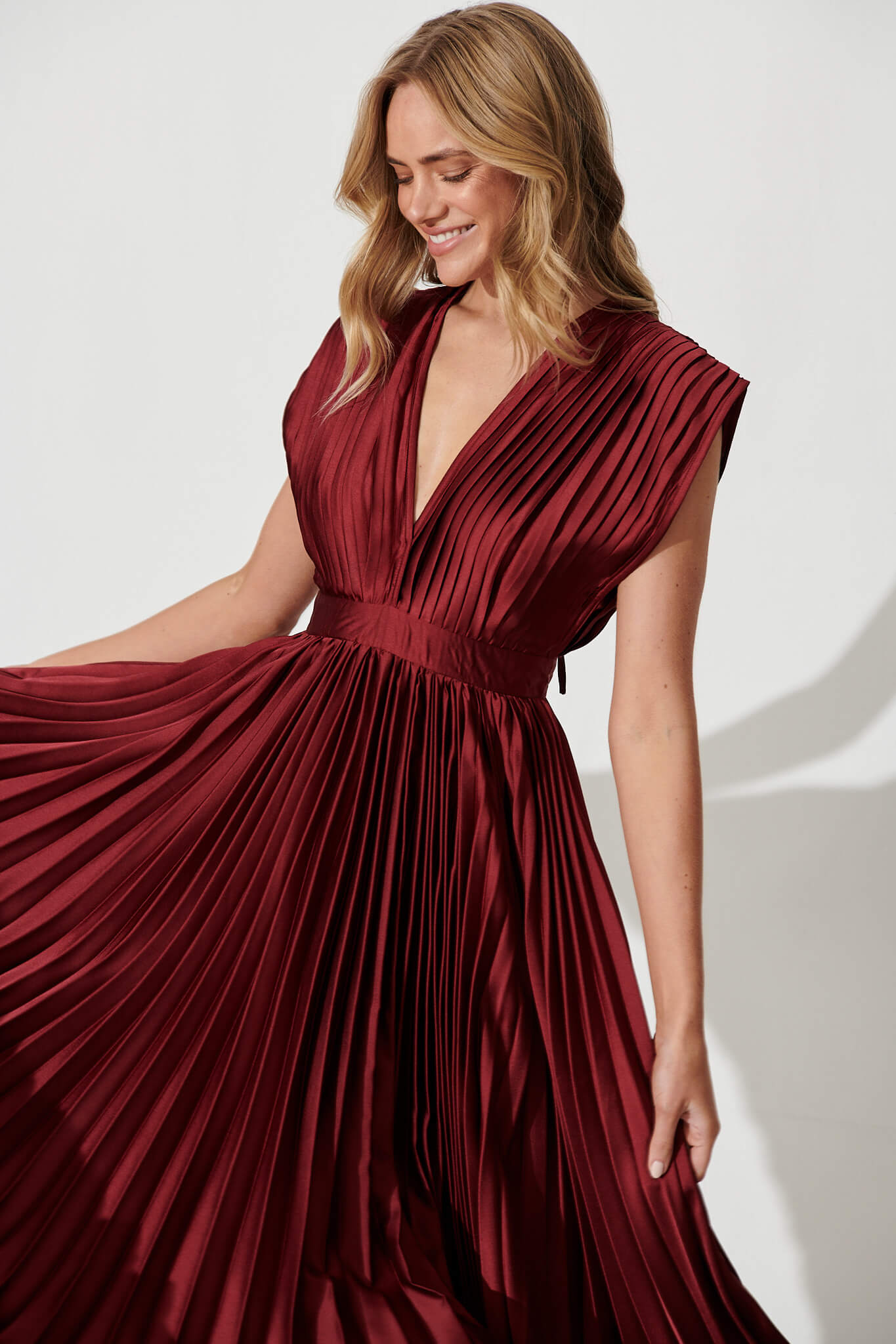 Anetta Midi Dress In Pleated Wine Satin