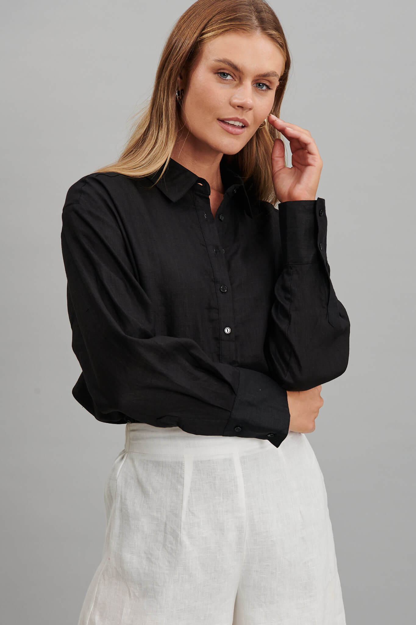 Freelance Shirt In Black Pure Linen