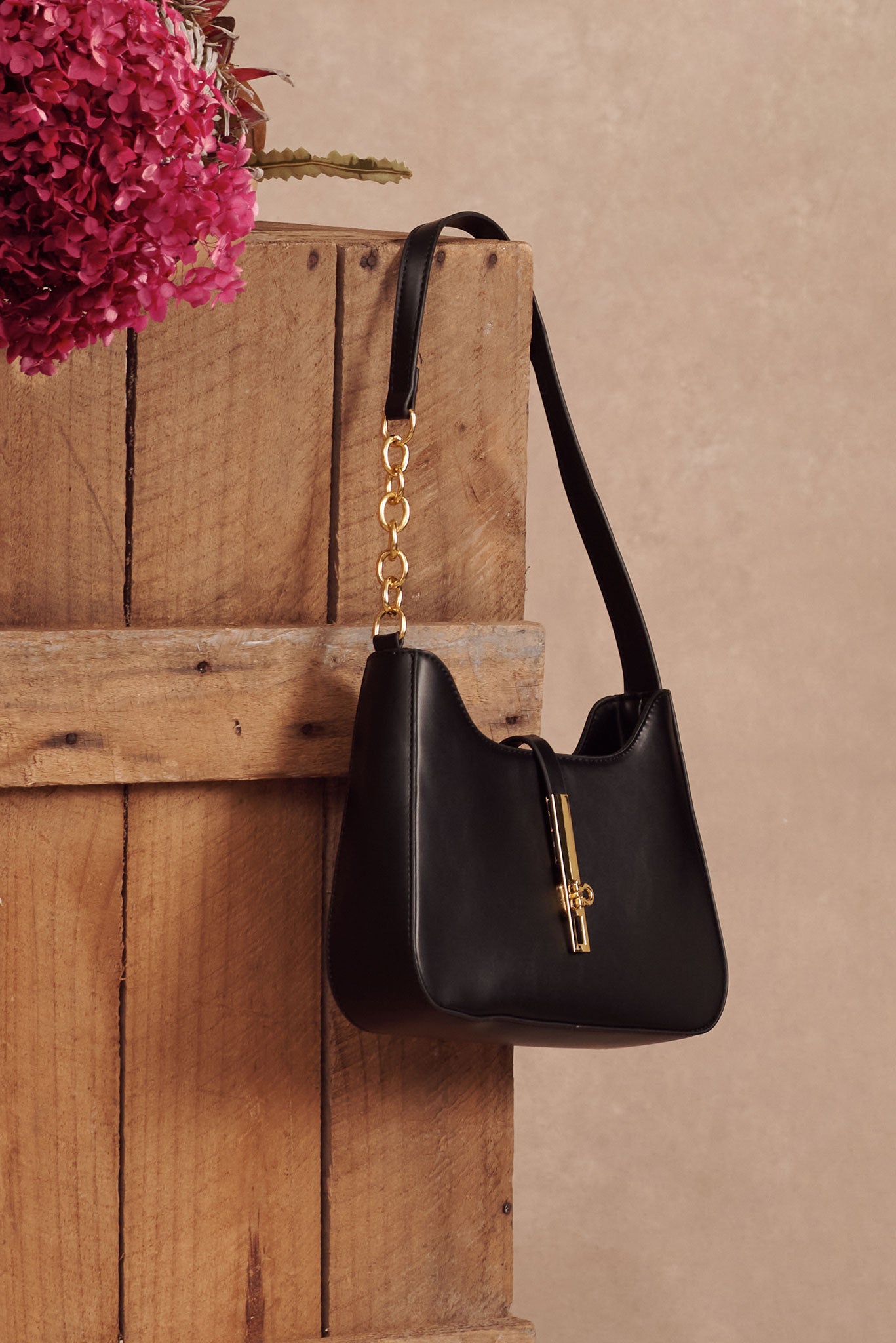 Lorena Shoulder Bag In Black