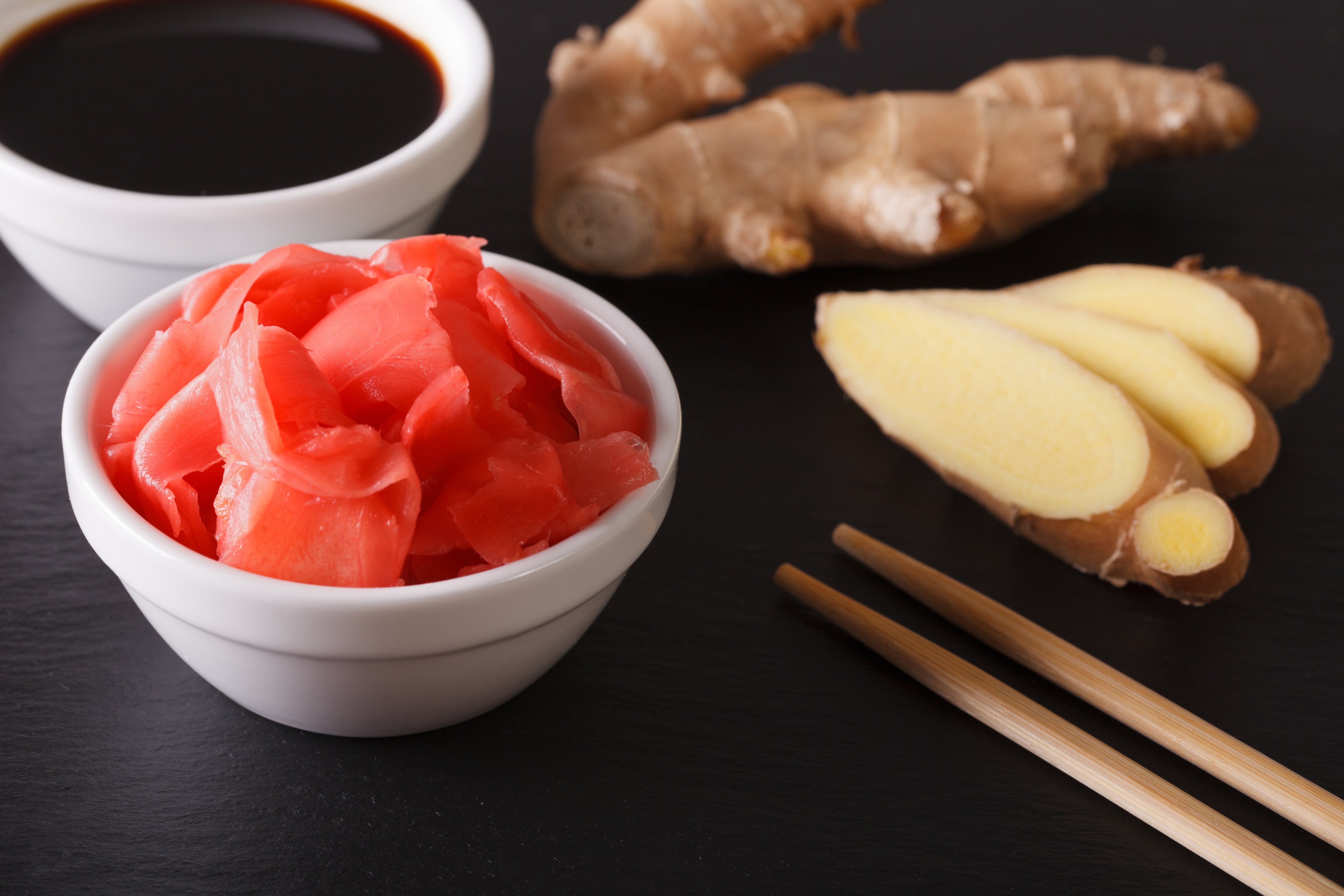 Condiments Traditionnels Japonais - Wasabi, Le Gingembre Et La Sauce De  Soja Banque D'Images et Photos Libres De Droits. Image 22759799