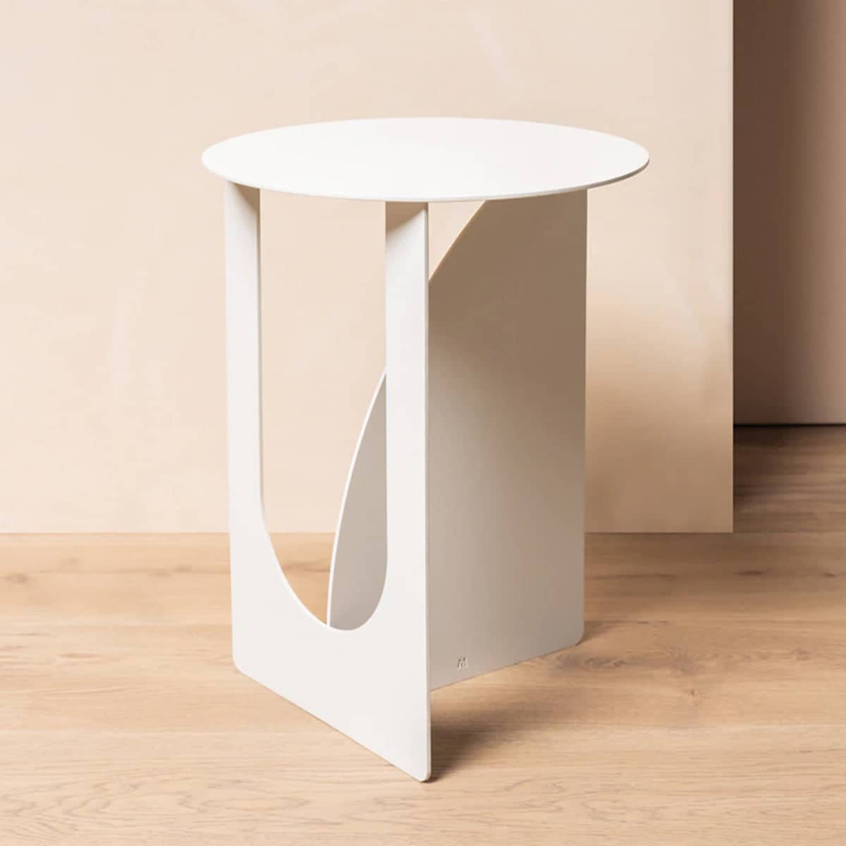 end white table