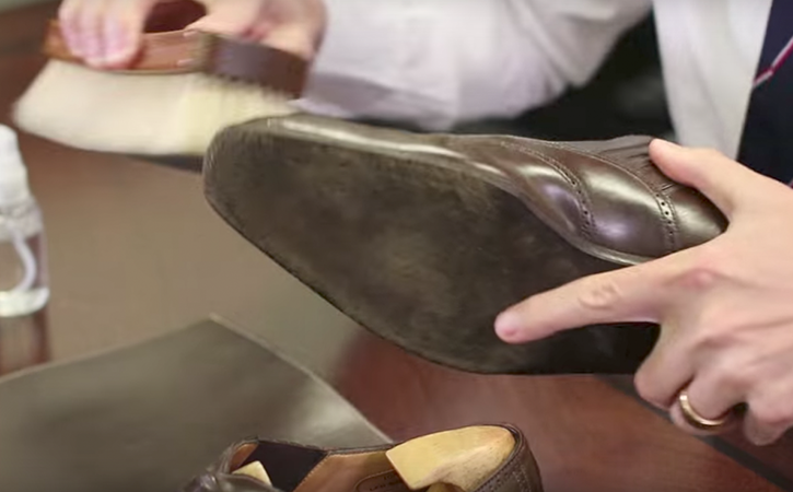 Here's The Best Way To Polish Shoes - Between Carpools