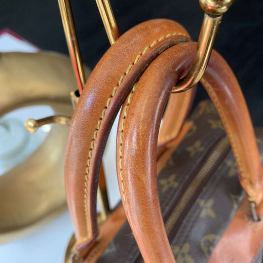 Monceau leather handbag Louis Vuitton Beige in Leather - 25086914