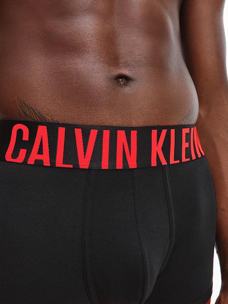 Calvin Klein 2 Pack Trunks - Intense Power ( Black - Strawb Field / Ci |  Trunks and Boxers