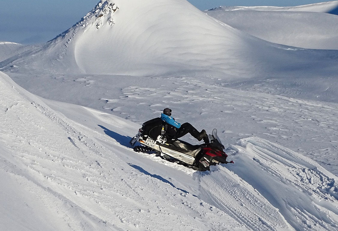 Inspecting your snowmobile image