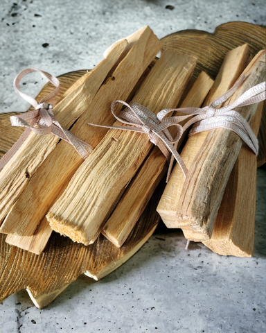 bois de palo santo pour purifier les bijoux et la maison