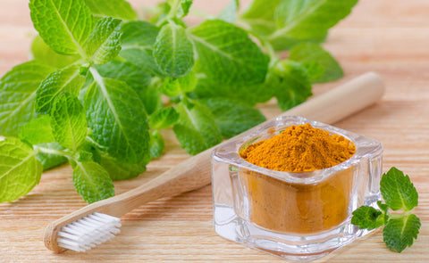  Turmeric Powder And Mint Leaves