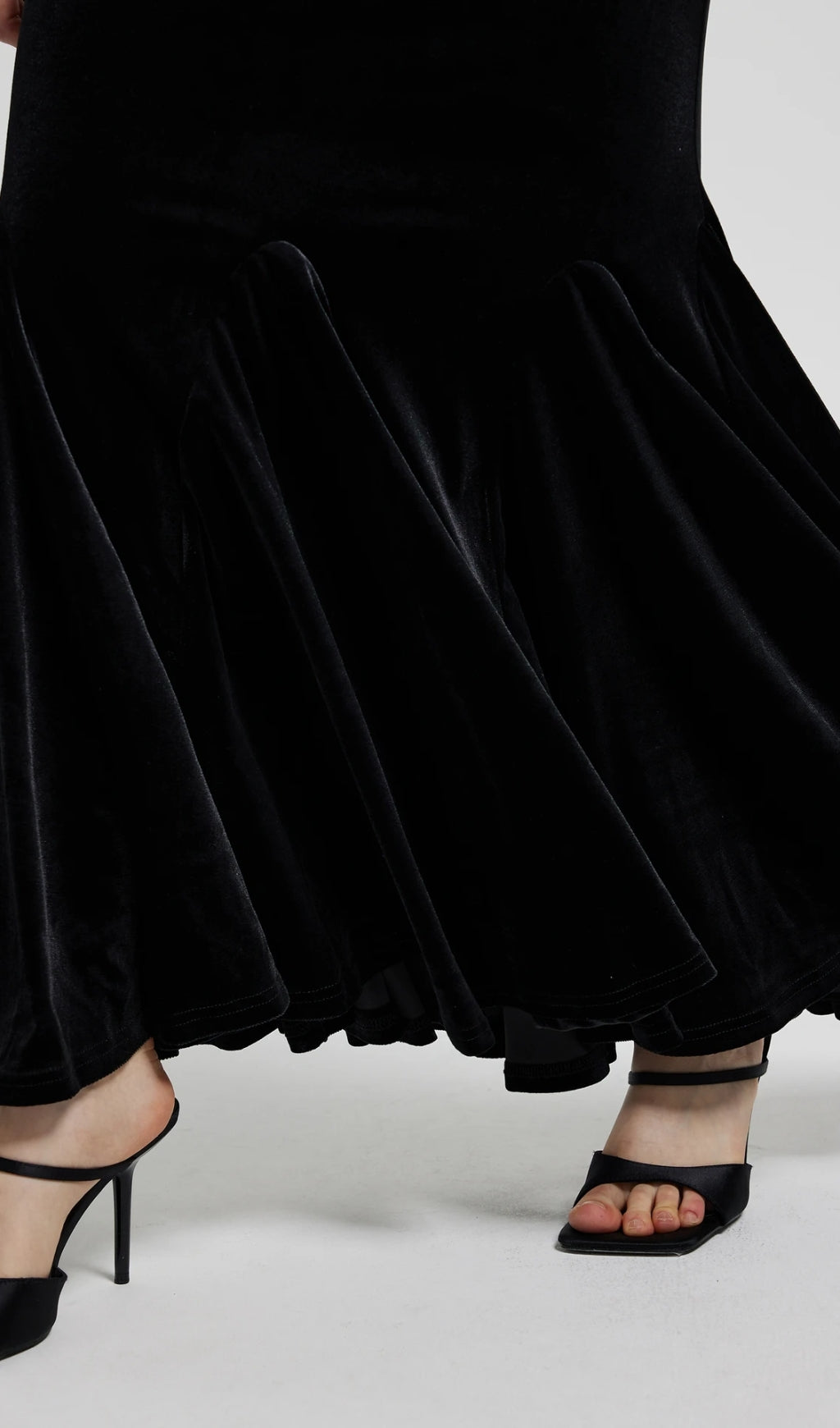 OFF SHOULDER BODYCON MAXI DRESS IN BLACK - Image 6