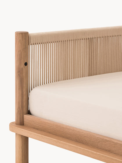 Cama infantil de madera de roble Latitude, 70 x 140 cm