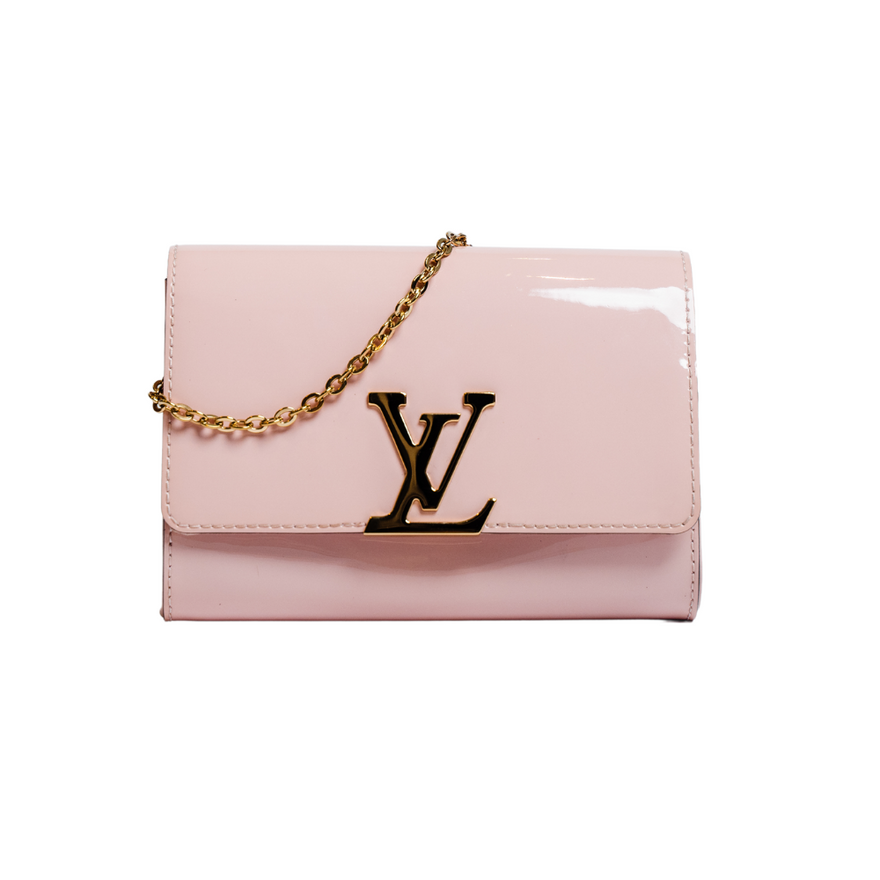 SOLD** LOUIS VUITTON // Louise Chain Clutch $1,025 We love the