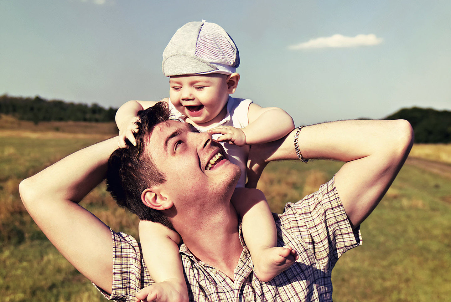 This is his father. Папа держит семью. Папа держит на руках семью. Father's Day. Отец держит сына на руках.