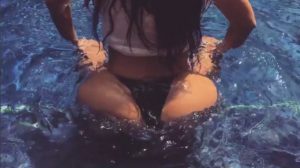 Kim Kardashian pool twerk