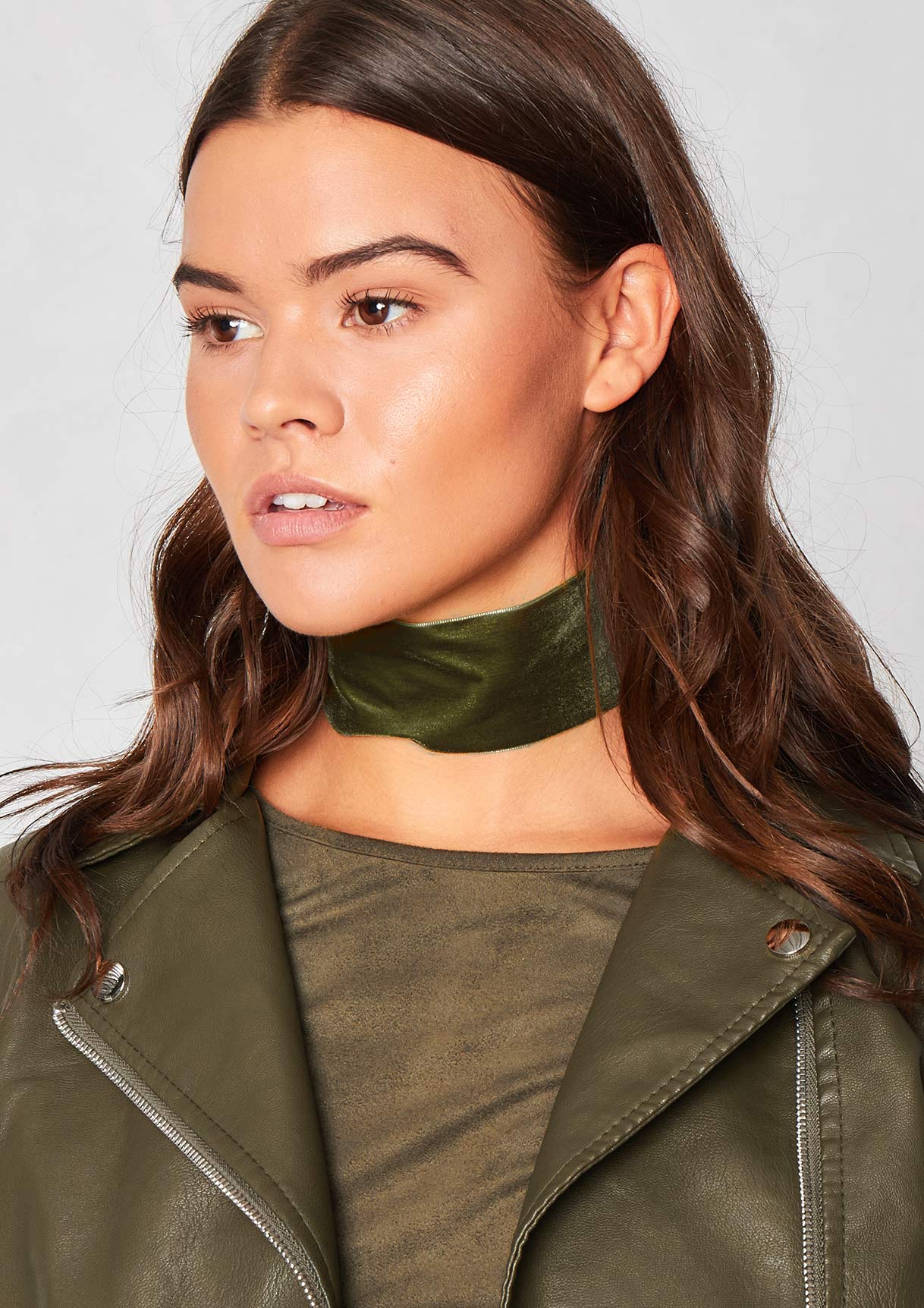 Audria Green Velvet Thick Choker