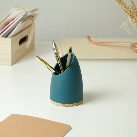 nest pen pot on desk