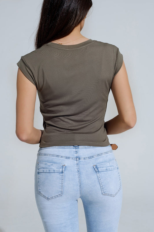 Khaki short-sleeved top crossed at the bottom front