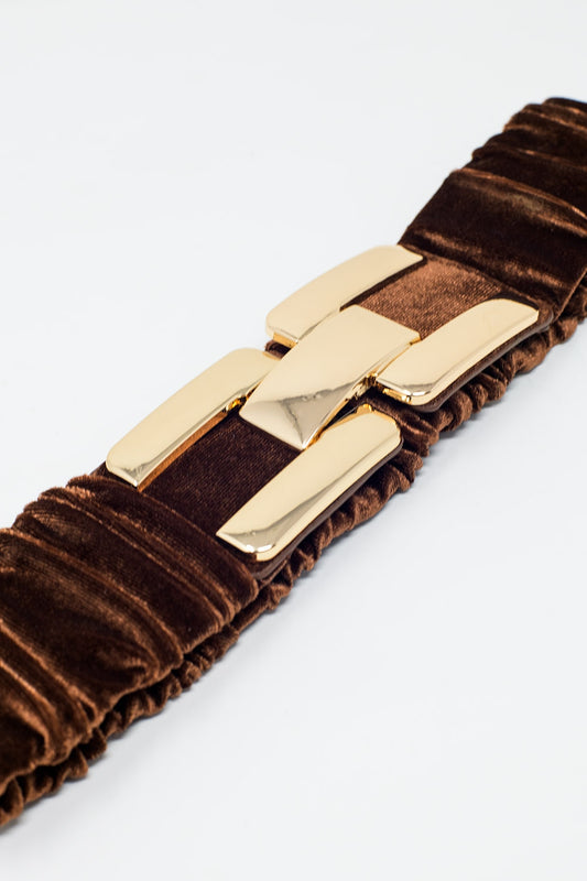 Cinturón de terciopelo elástico marrón con cierre metálico