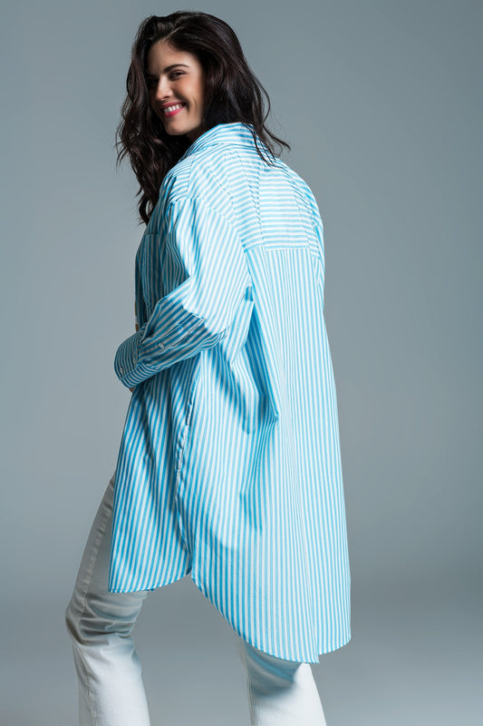 Blusa oversize celeste con rayas blancas