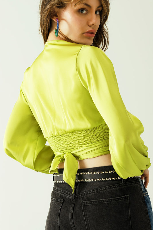 Short green crop top with long and wide sleeves
