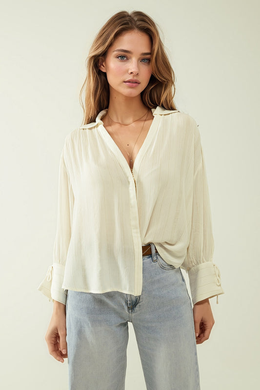 Q2 v-neck white light shirt with stripe details