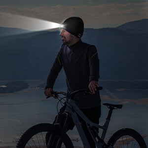 Magwave LED Bonnet Lampe Frontale Bonnet d'hiver avec lumière 6 LED Perles  de Lampe Chargement USB Homme Femme Beanie pour Randonnée Course Cyclisme  Ski (‎Noir) : : Mode