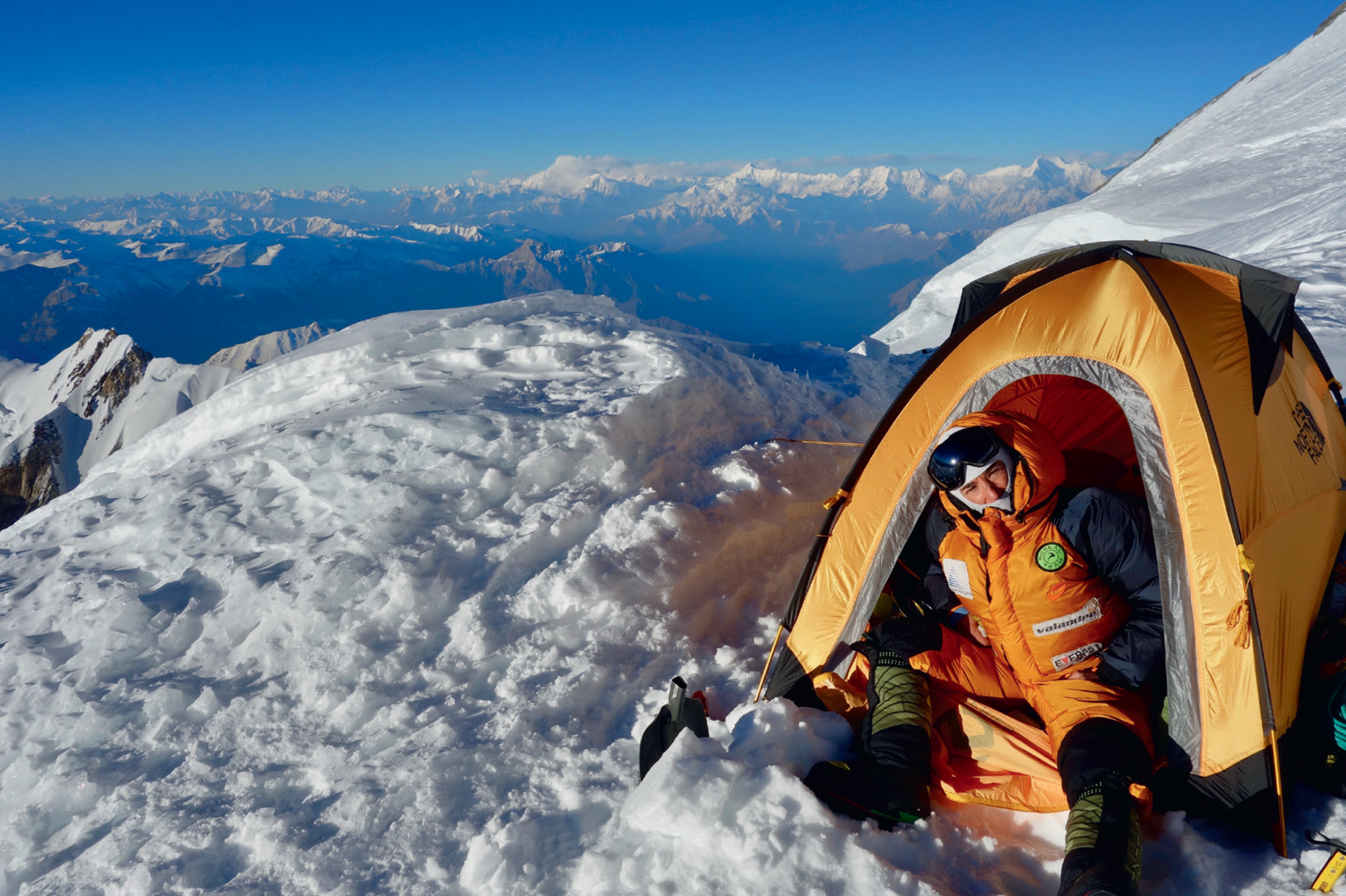 Bivouac at 6,600 metres on the Diama glacier. View of the Hindu Kush and Afghanistan.