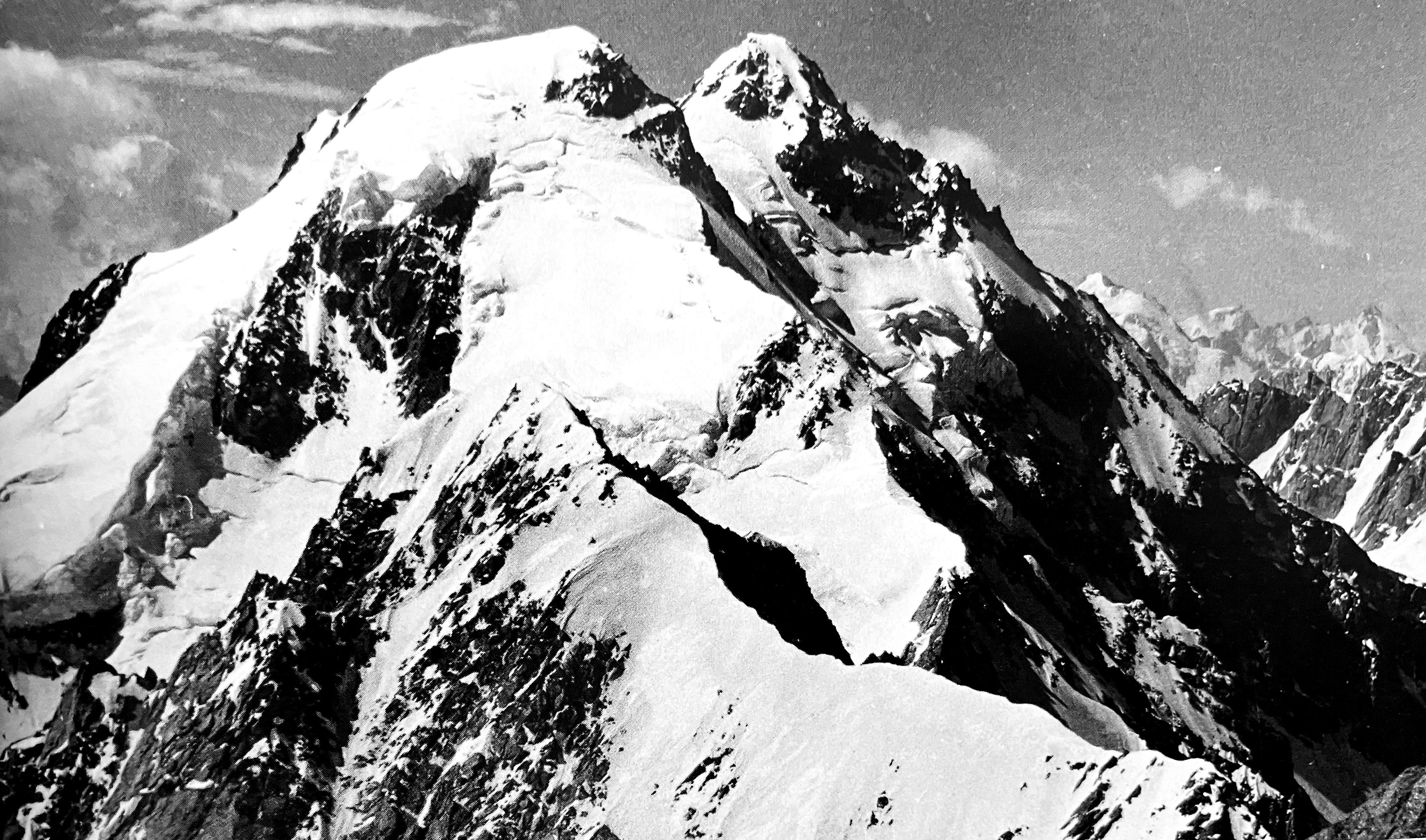 The view from Koh-i-Sisgeikh over to the twin peaks of Koh-i-Morusq.