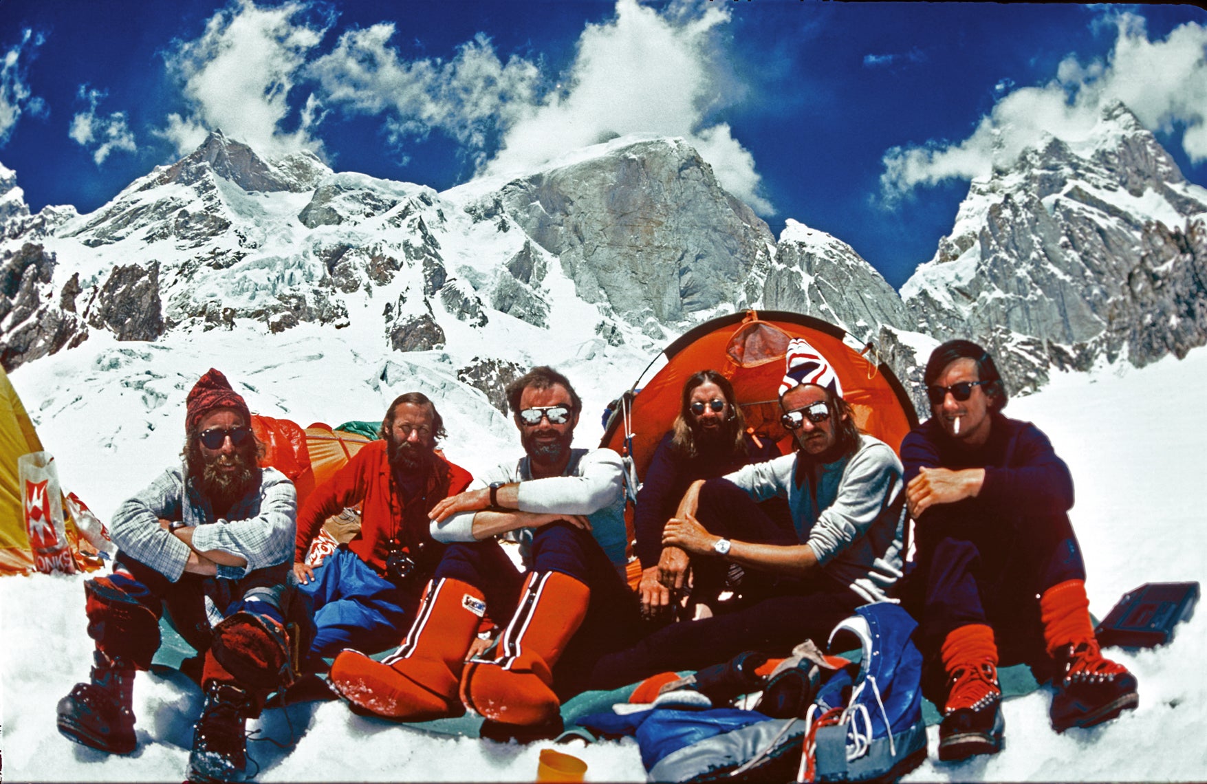 The team at Advanced Base Camp. L–R: Clive Rowland, Chris Bonington, Nick Estcourt, Doug Scott, Tut Braithwaite and Mo Anthoine.