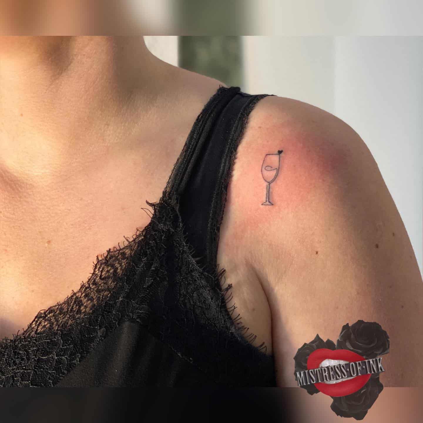 12 Dainty Tattoos On Shoulder You Won't Regret Getting | Preview.ph