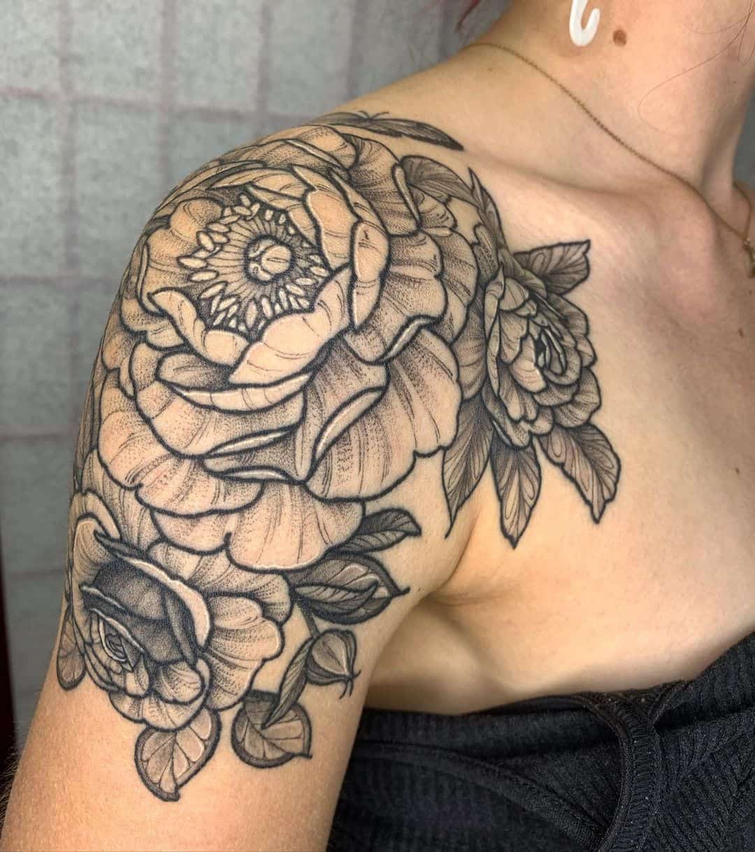 Floral shoulder tattoo done by @morika.ink at Arte Libre Gallery,  Greenpoint, Brooklyn, NY : r/tattoo