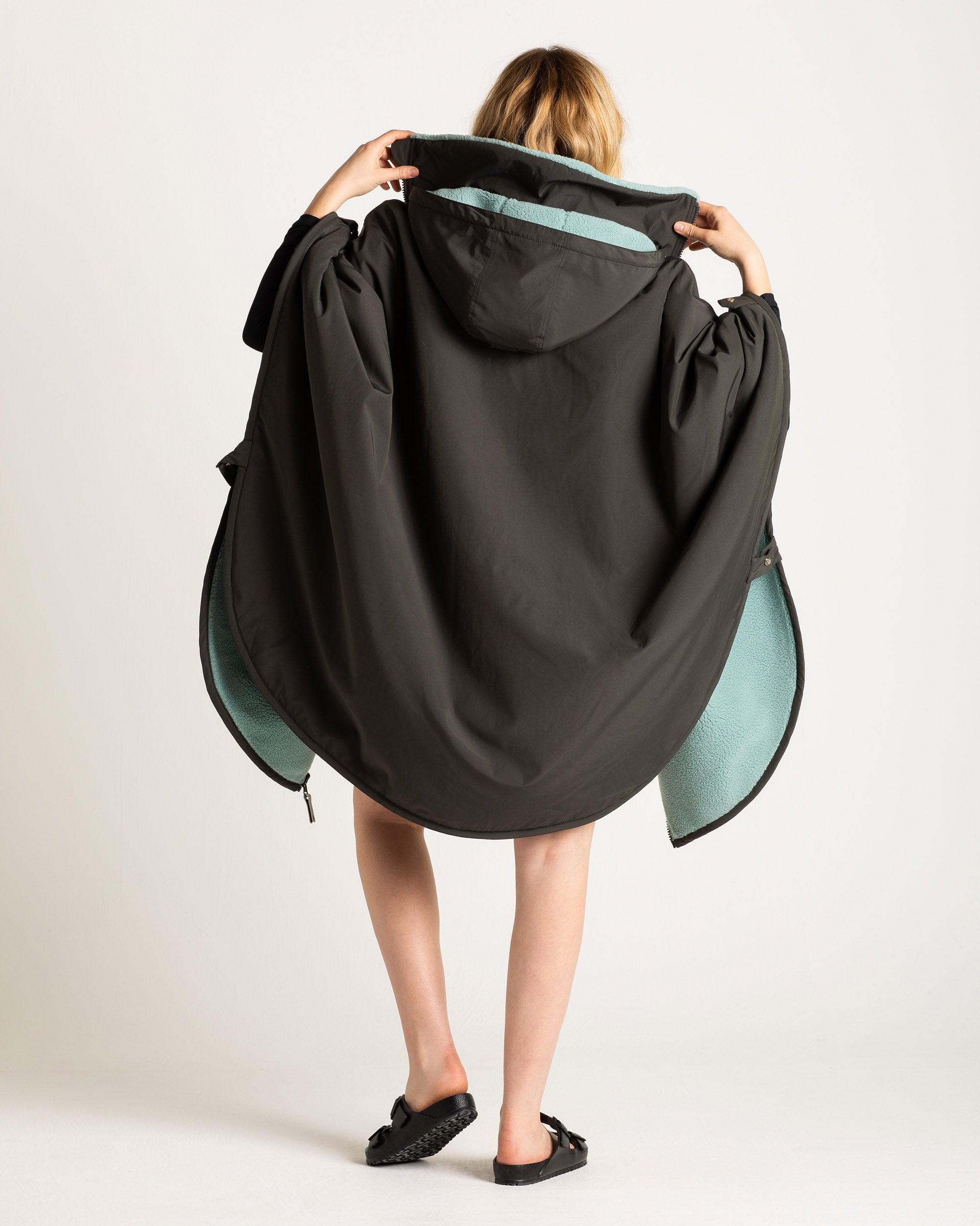 The Reversible Scallop Changing Cape