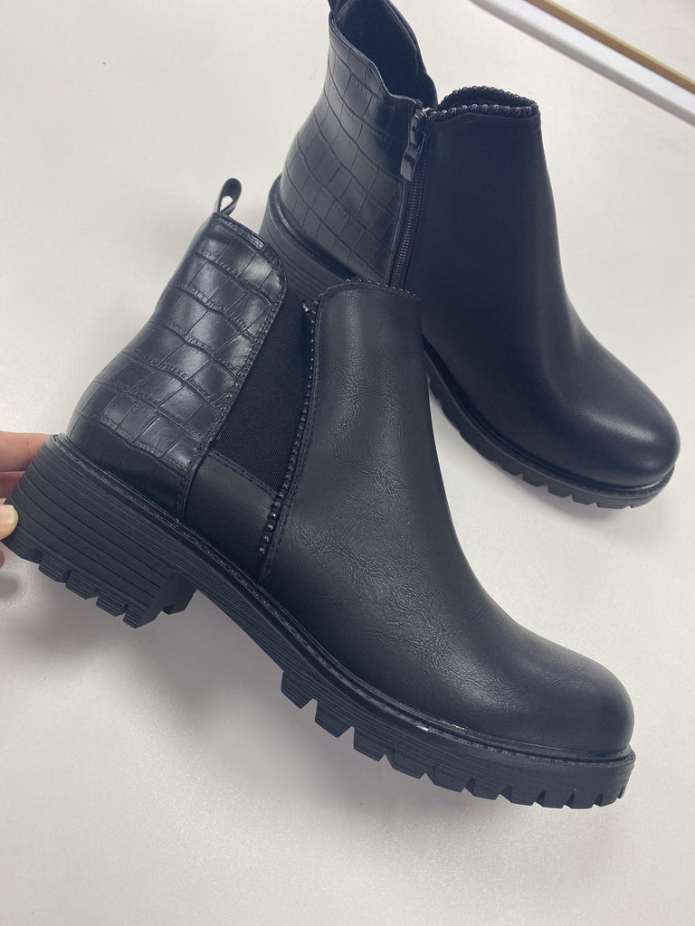 Kamila Black Faux Leather Croc Detailed Chelsea Boots – BowsBoutiques