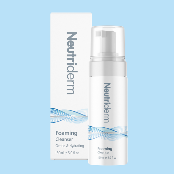 Foaming Cleanser effectively cleanses the skin while maintaining its natural moisture balance.