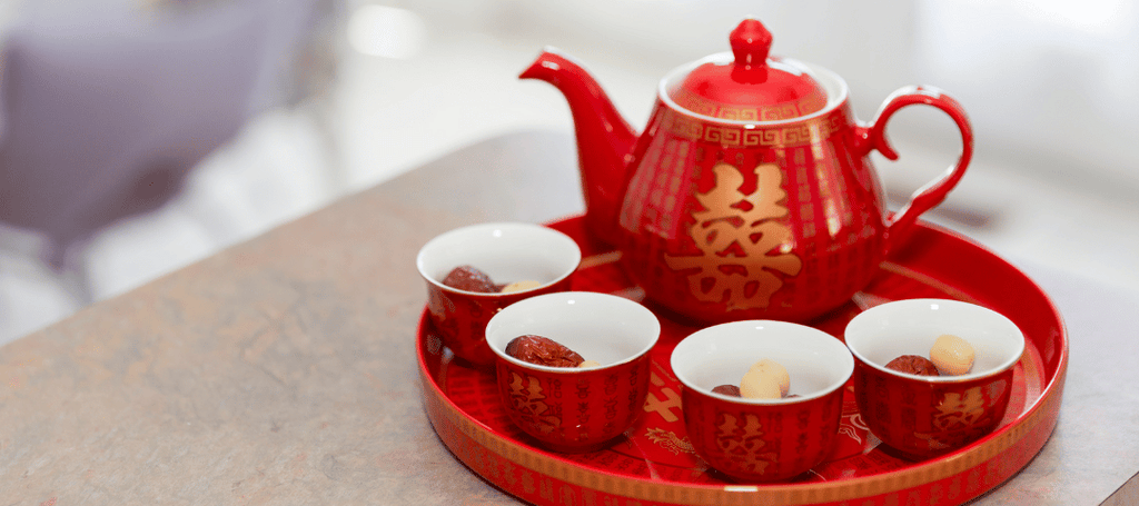 Cérémonie du thé pendant un mariage chinois traditionnel
